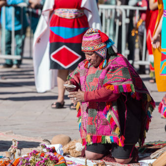 CUSCO INICIA SU MES JUBILAR CON CEREMONIA DE OFRENDA A LA PACHAMAMA